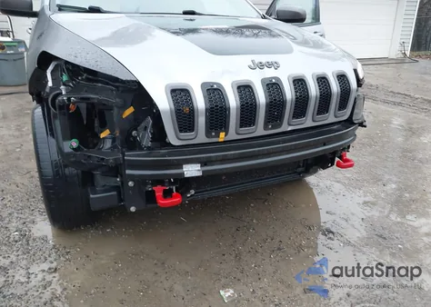 2015 Jeep Cherokee Trailhawk from USA, damaged, VIN 1C4PJMBS5FW779855